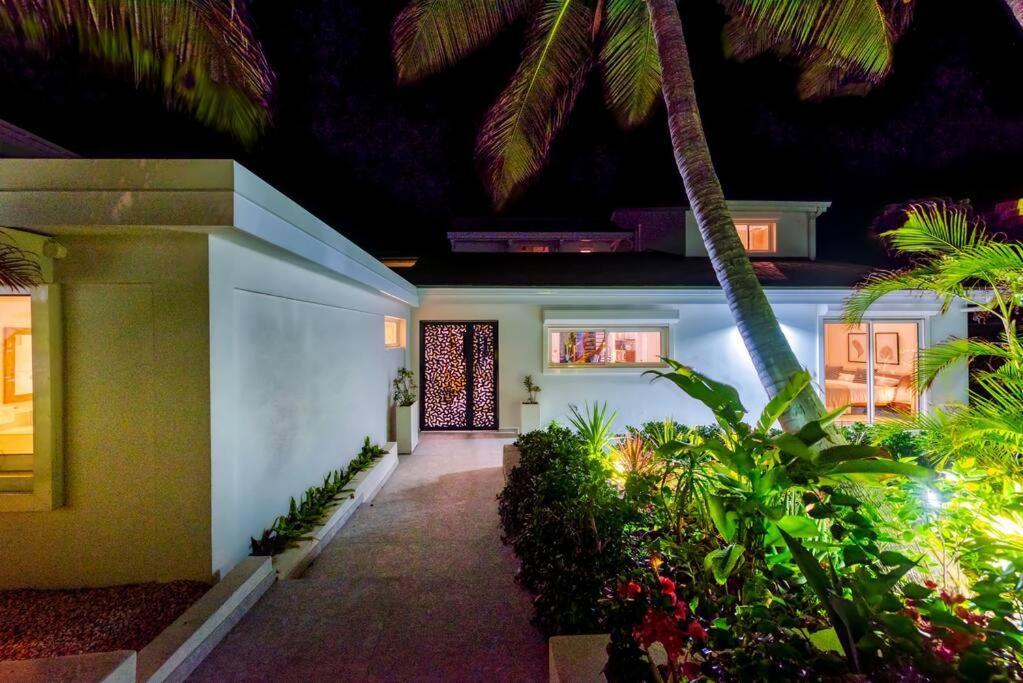 Surfsong Villa- Luxury Water Front Villa For 12 Maho Exterior photo