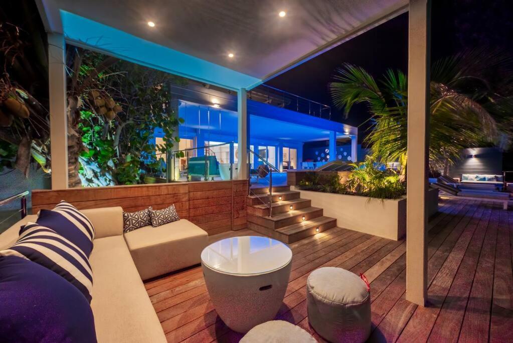 Surfsong Villa- Luxury Water Front Villa For 12 Maho Exterior photo